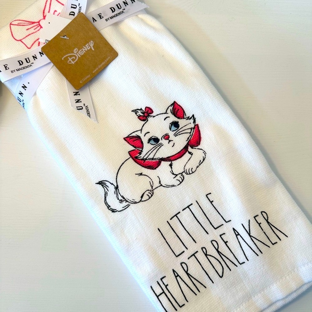 Disney White Kitchen Towel - “Little Heartbreaker”